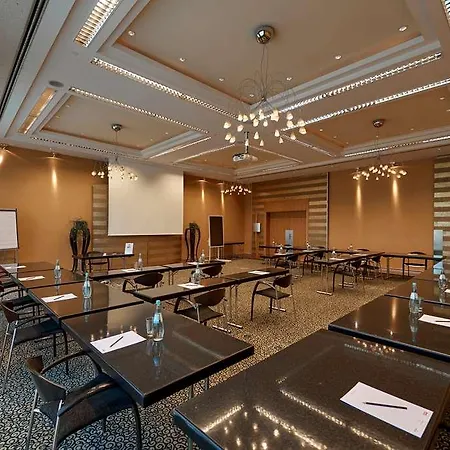 Atrium 4*