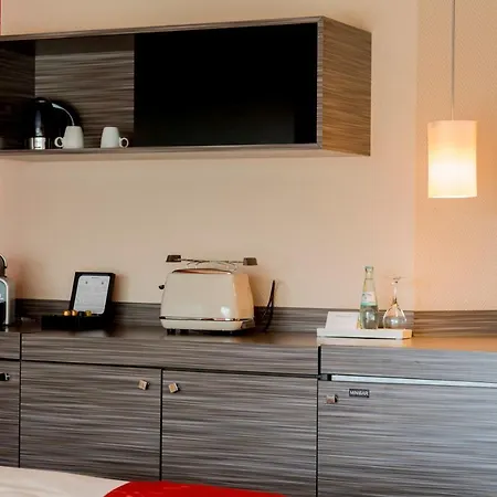 Atrium 4*