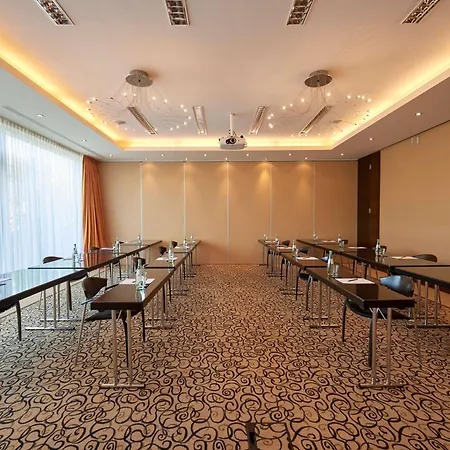 Atrium 4*