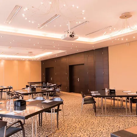 Atrium 4*