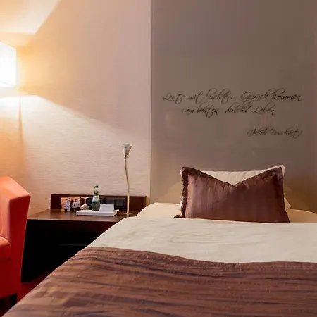 Atrium 4*