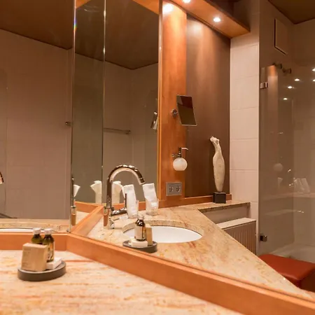 Atrium Hotel 4*