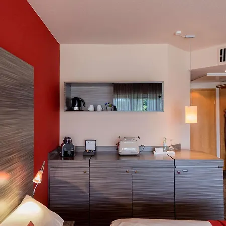 Atrium 4*