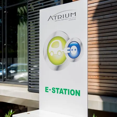 Atrium 4*
